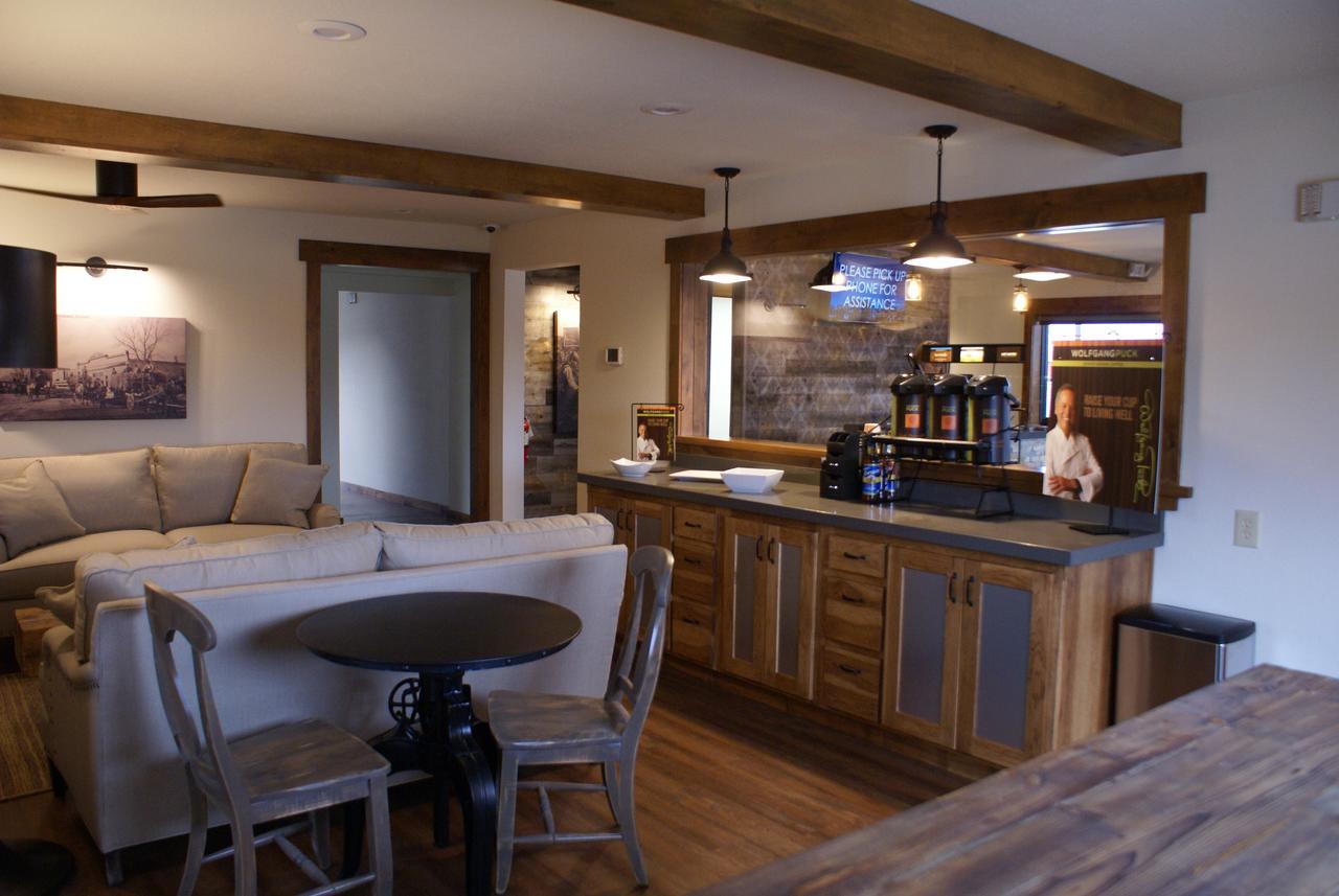 Boarders Inn & Suites By Cobblestone Hotels - Syracuse Dış mekan fotoğraf