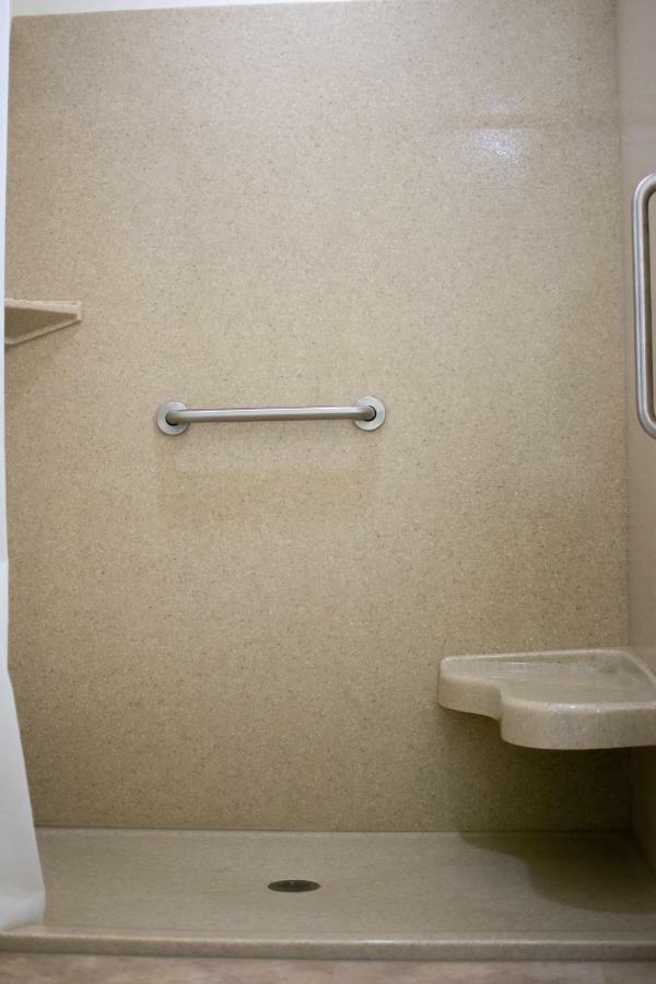 Boarders Inn & Suites By Cobblestone Hotels - Syracuse Dış mekan fotoğraf